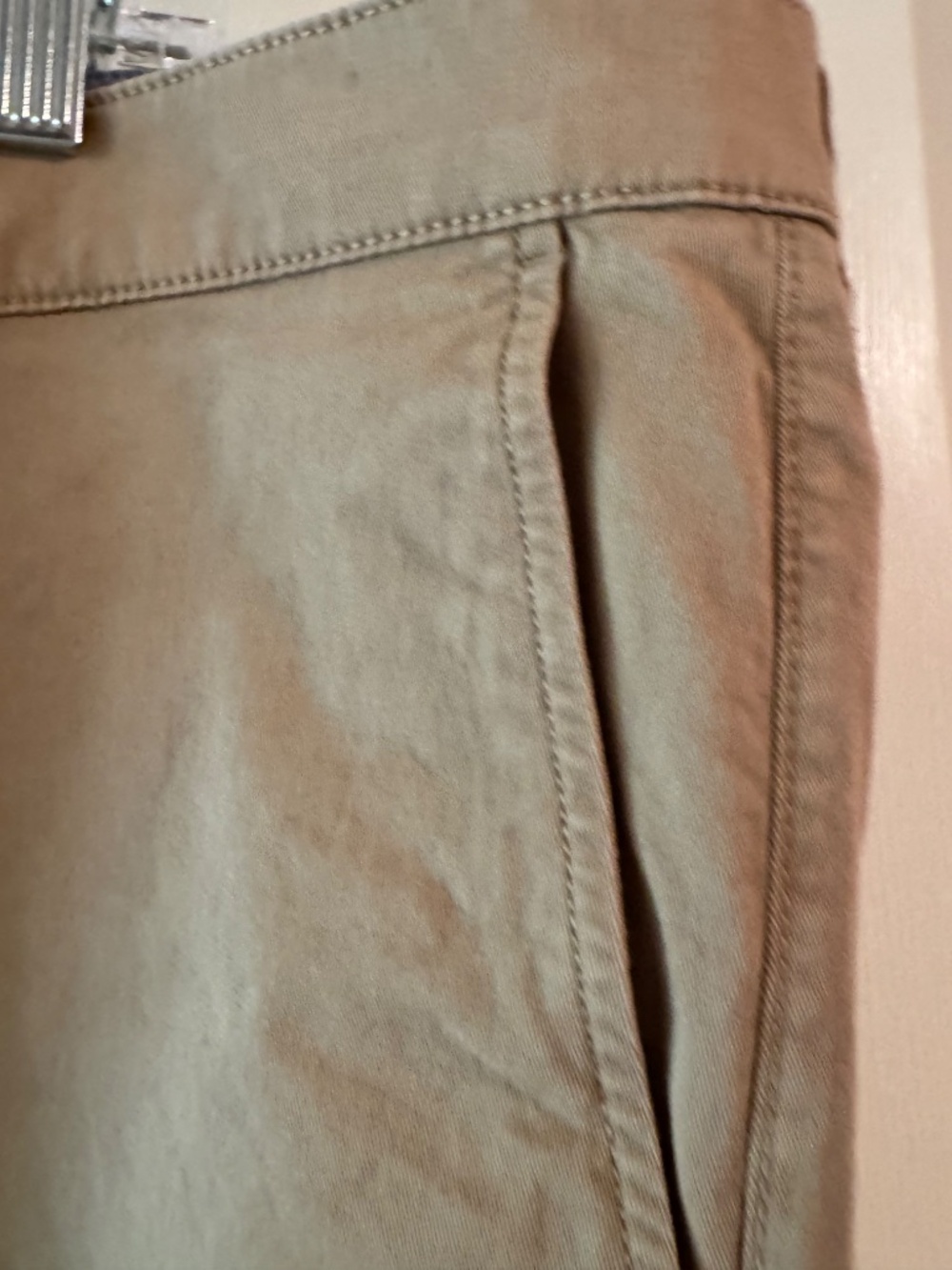 LL Bean Mens Khaki Sandwashed Standard Fit Shorts- 40 W, 9 Inch- worn 2x - Picture 3 of 8